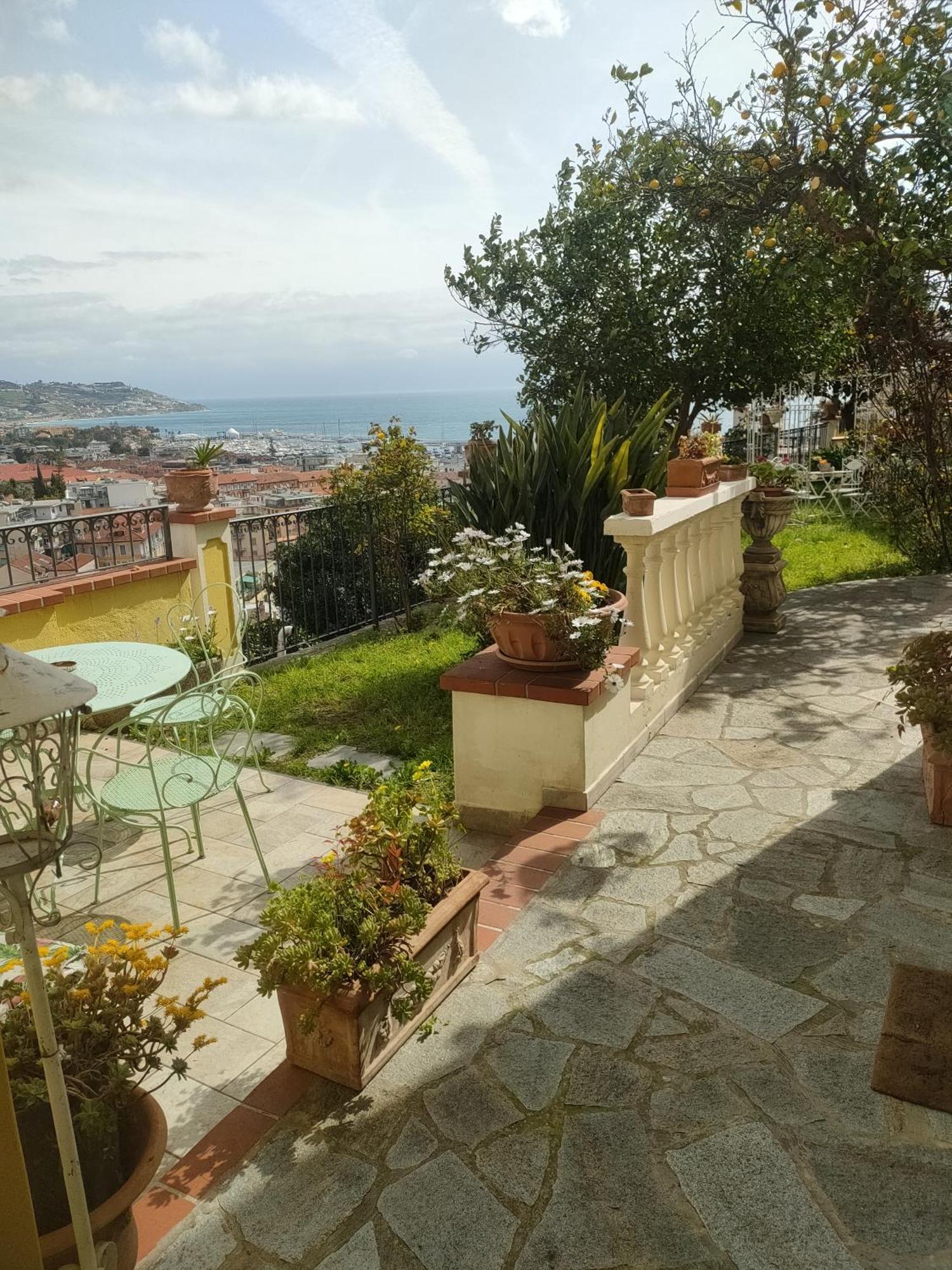 La Casa Del Sole Hotel Sanremo Exterior photo
